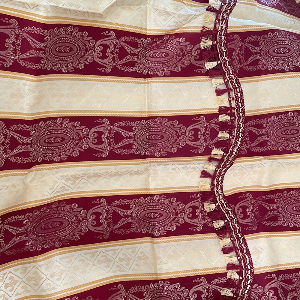 Red & Cream Drape - Picture 4 of 4